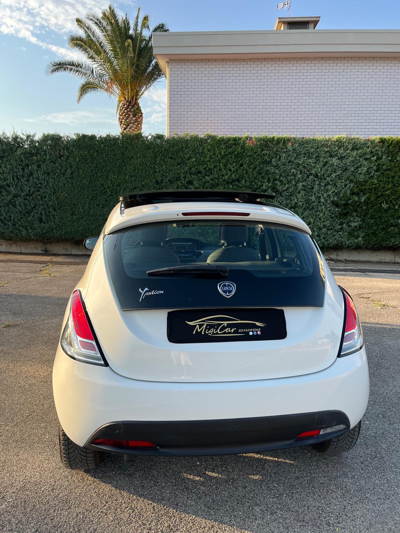 Lancia Ypsilon 1.2 69 CV 5 porte S&S Silver tetto panoramico