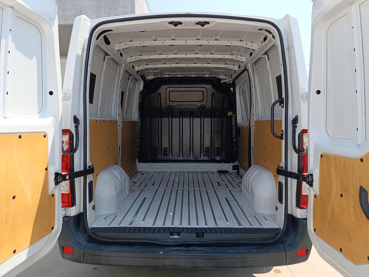 RENAULT Master T28 2.3 dci 135cv L1H1 Ice Plus