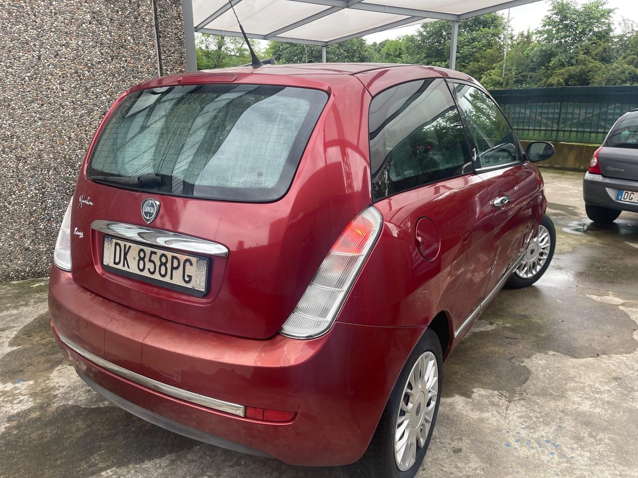 Lancia Ypsilon 1.2 benzina euro4 neopatentati