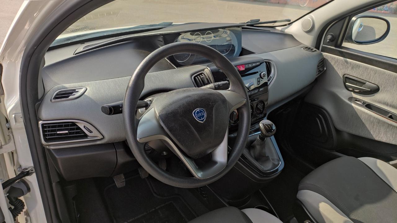 Lancia Ypsilon 1.3 MJT 95CV 5 porte NEOPATENTATI - 2015