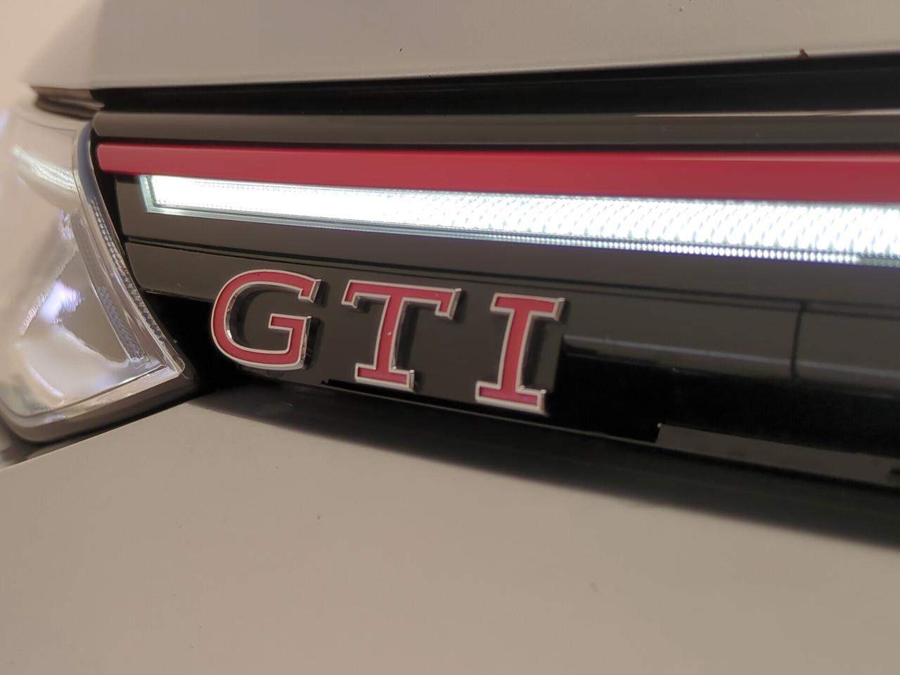 Volkswagen Golf GTI 2.0 TSI DSG