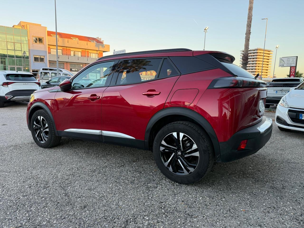 Peugeot 2008 BlueHDi 100 S&S Allure Navi Pack