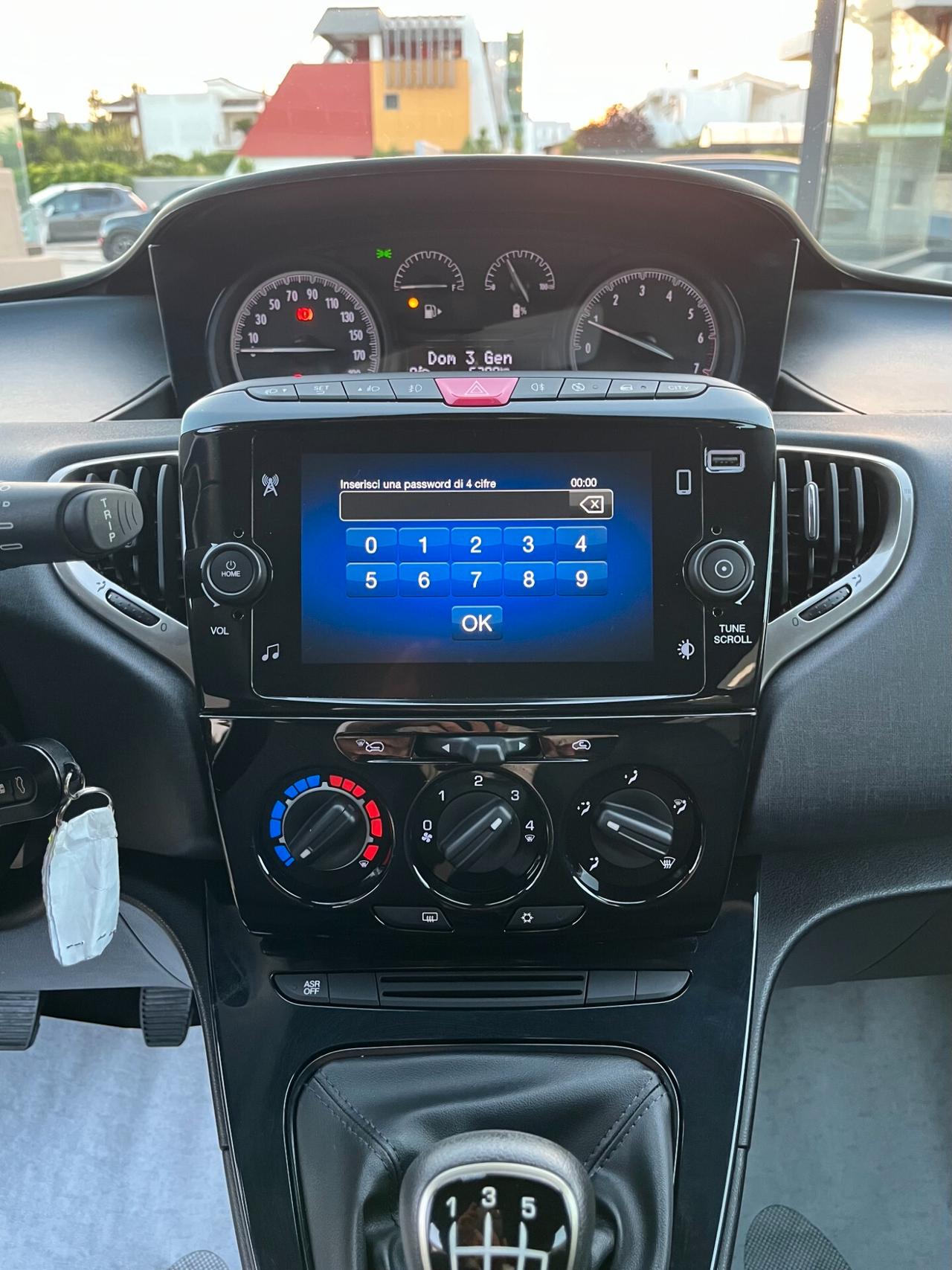 Lancia Ypsilon 1.0 FireFly 5 porte S&S Hybrid Gold