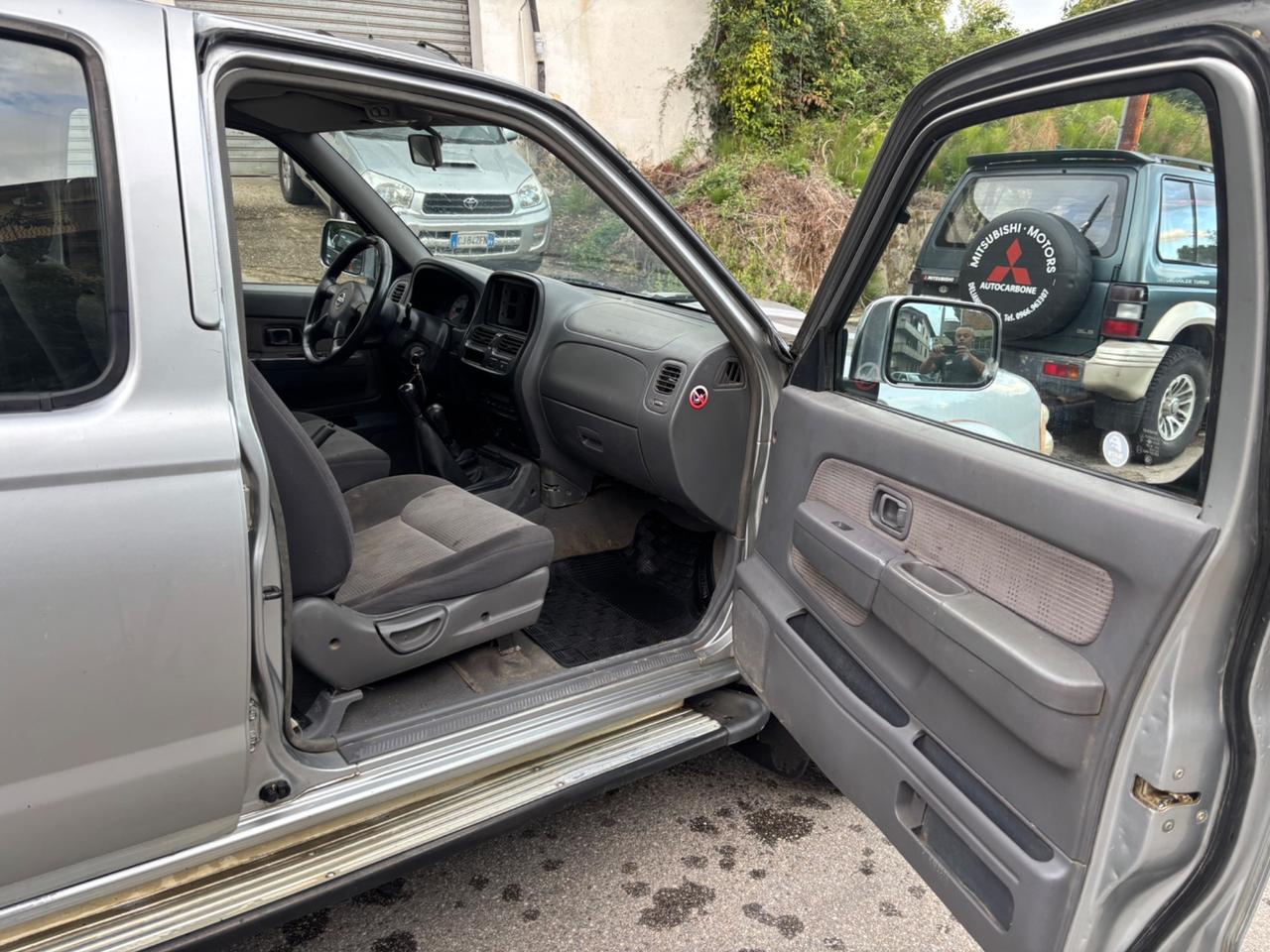 Nissan Navara 2500 turbo diesel 133cv