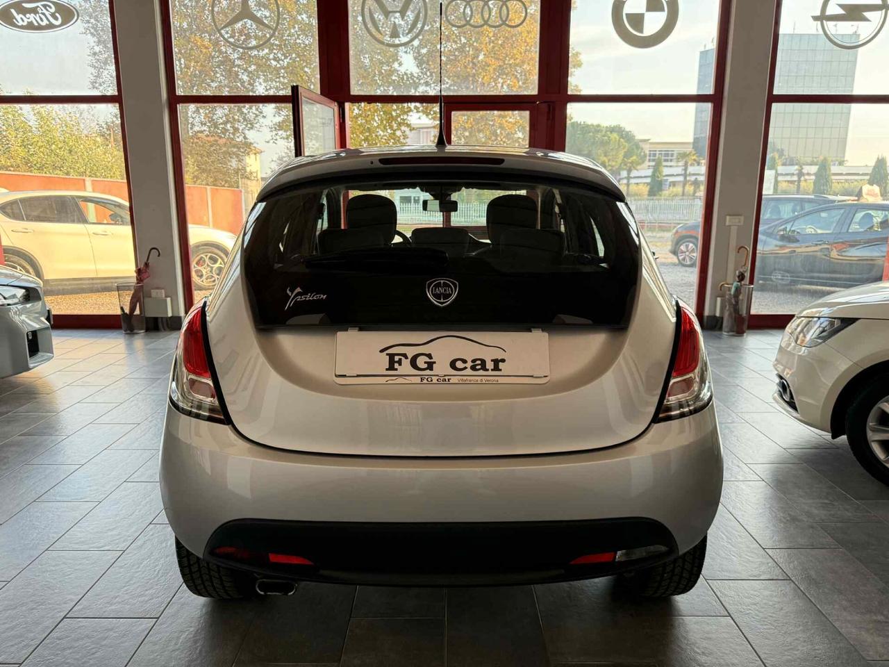 Lancia Ypsilon 1.2 69CV 5 porte Platinum NEOPATENTATI