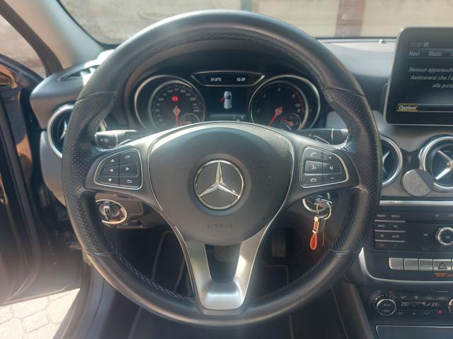 MERCEDES-BENZ GLA 200 D 136 CV SPORT AUTO