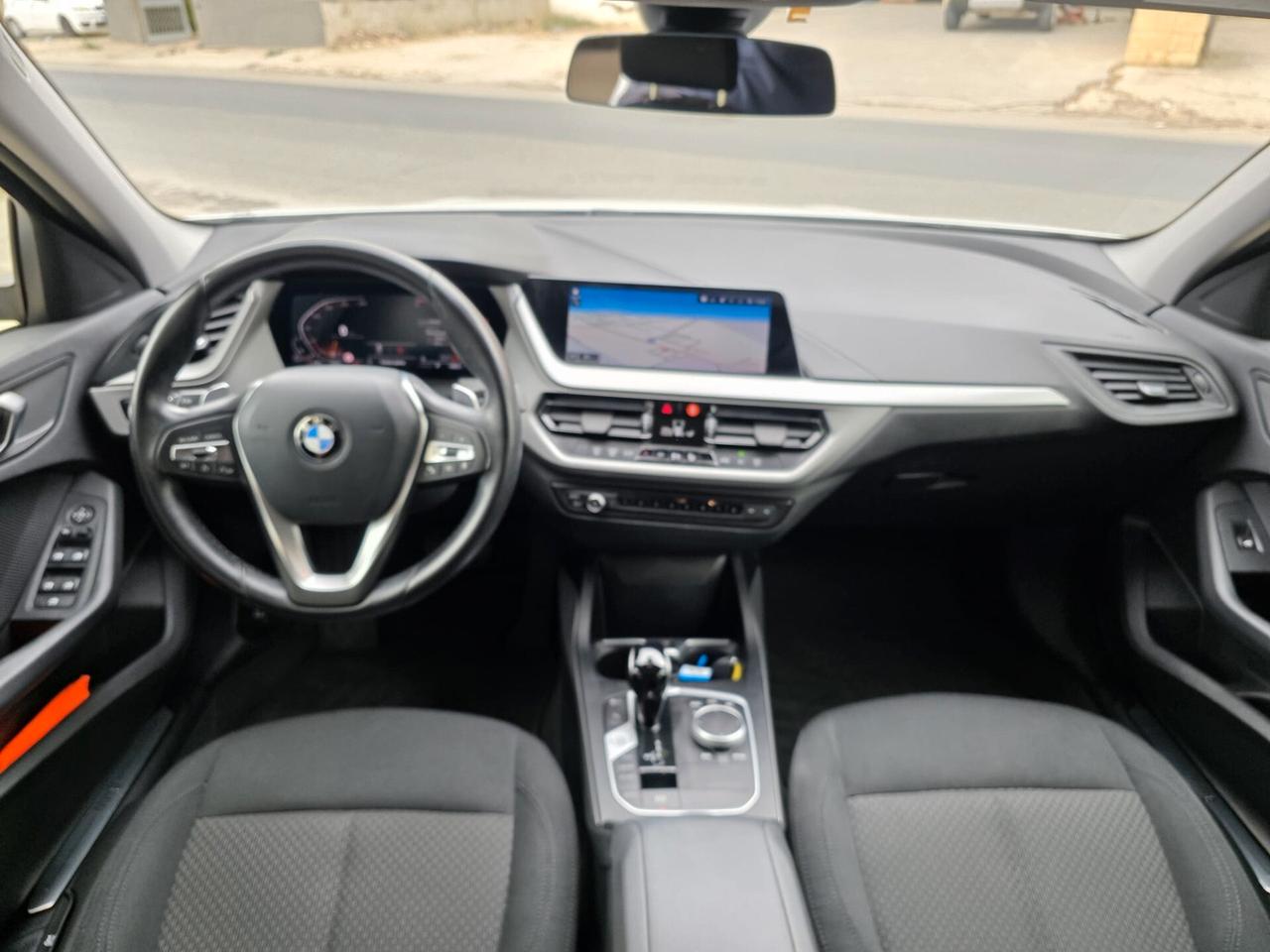 Bmw 118 118d 5p. Advantage