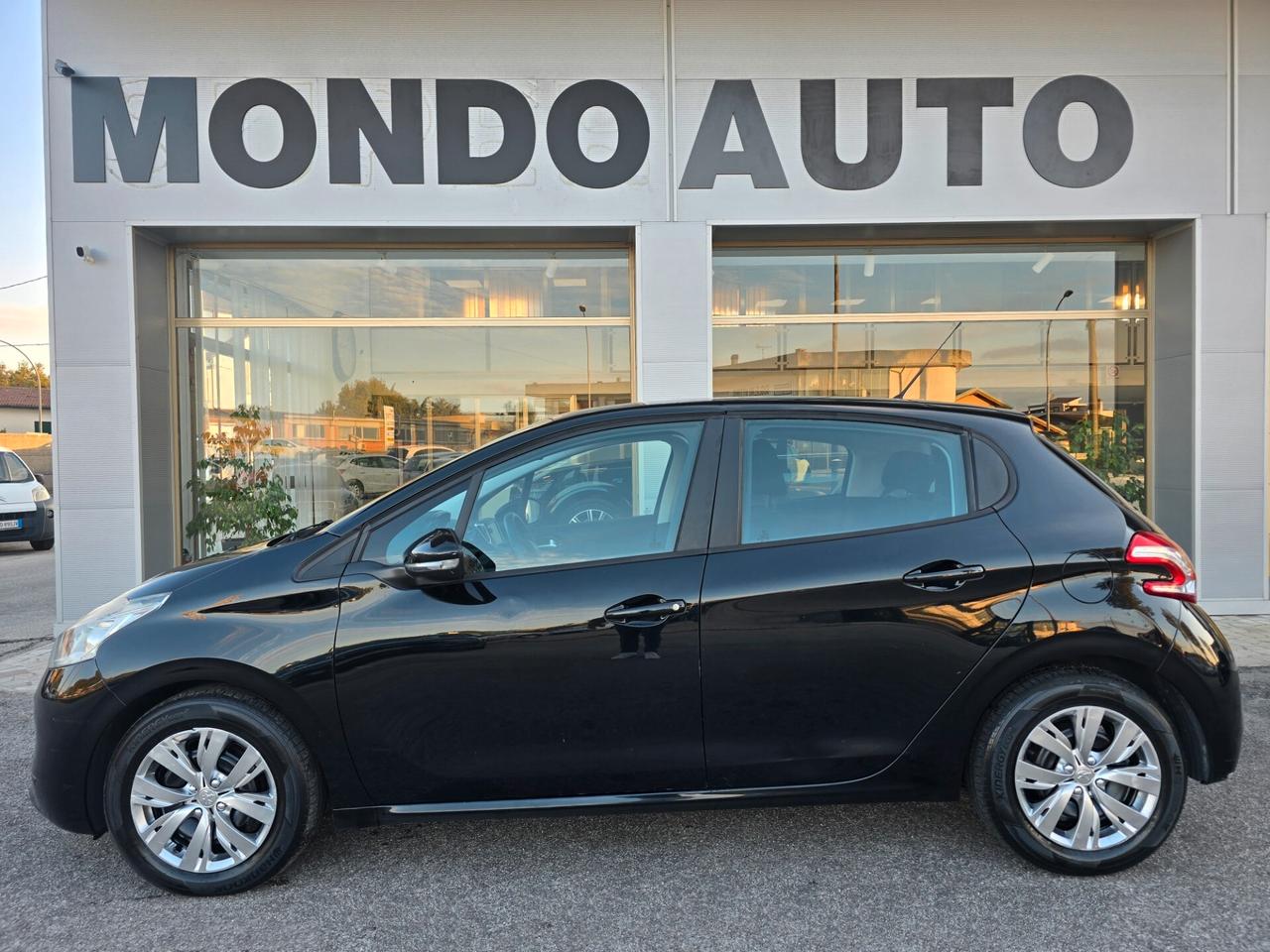 Peugeot 208 1.4 HDi 68 CV 5 porte Active