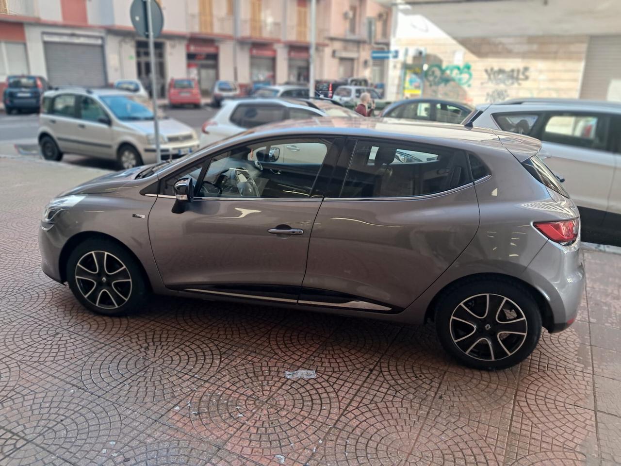 RENAULT CLIO 1.5 Dci 75CV-NEOPATENTATI-Euro7490