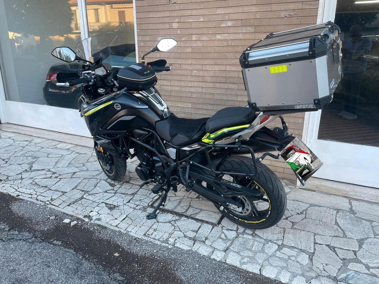 Benelli TRK 702 + TRIS DI VALIGE