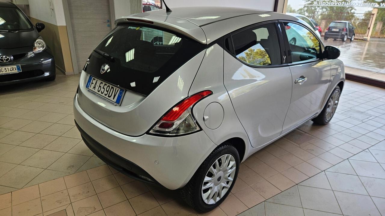 Lancia Ypsilon 1.2 69 CV 5 porte Elefantino