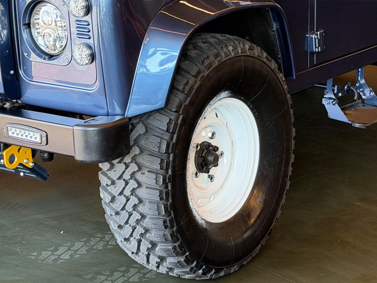 Land Rover Defender 110 2.4 TD4 Station Wagon "The World's Style"