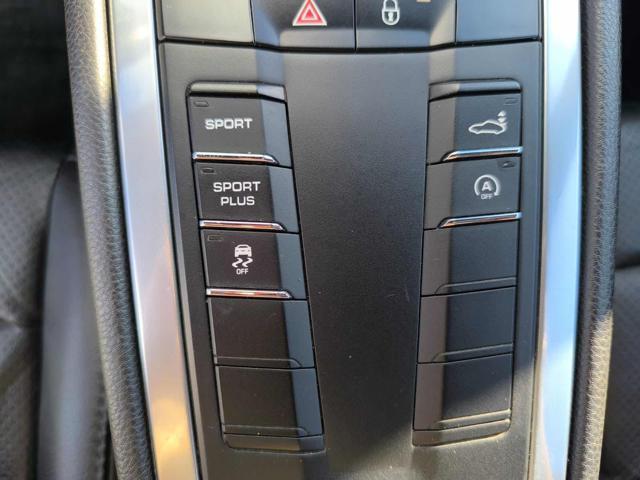 PORSCHE 911 3.4 Carrera Coupé