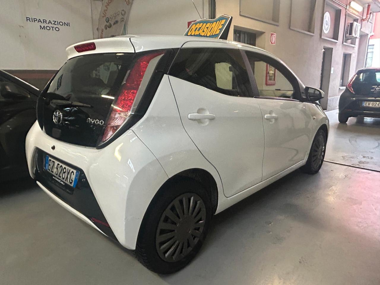 Toyota Aygo 1.0 VVT-i 69 CV 5 porte x-clusiv