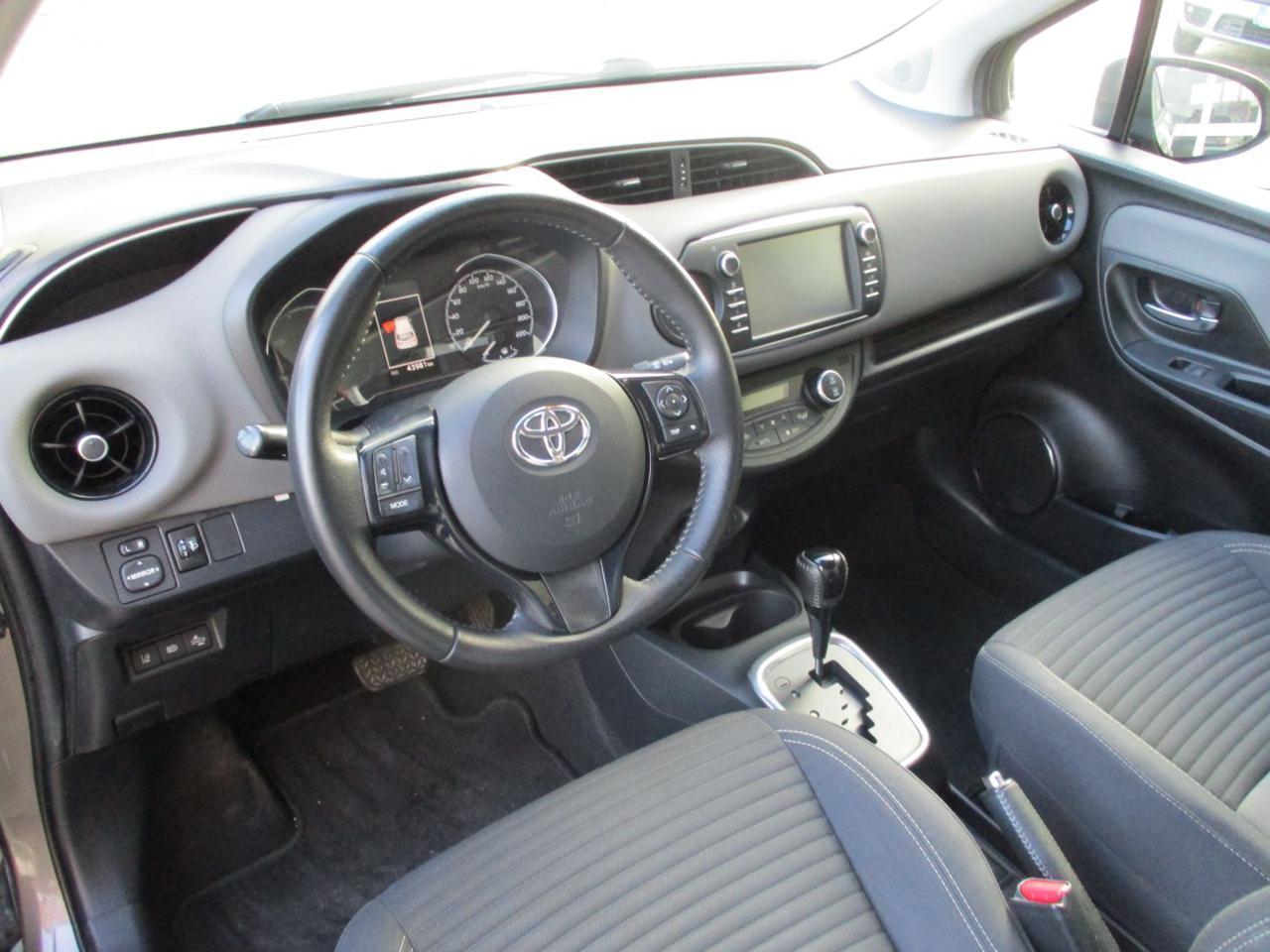 TOYOTA Yaris 1.5 Hybrid 5 porte Business