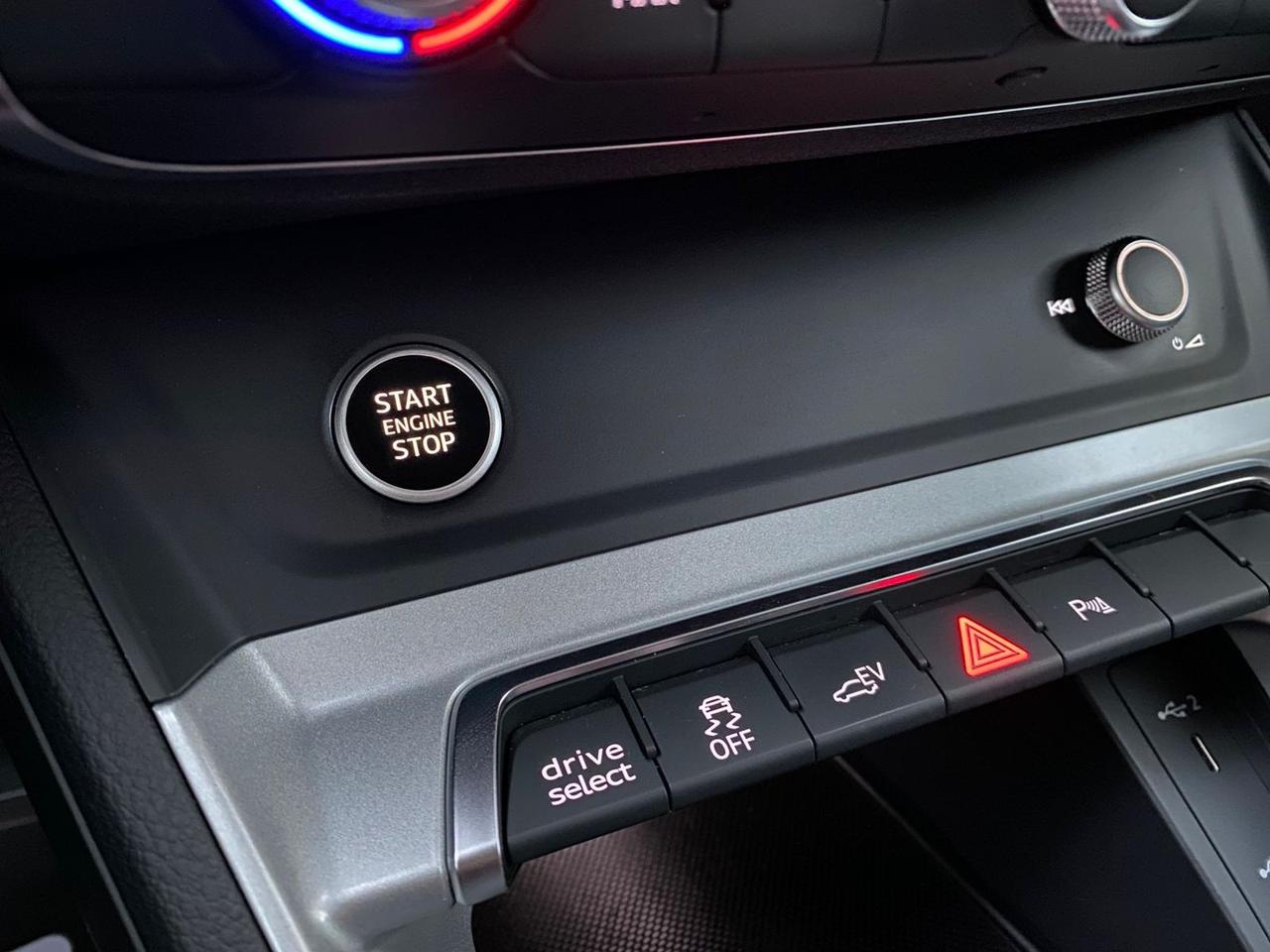 AUDI Q3 SPB 45 TFSI S-TRONIC NAVY LED Cam 2021