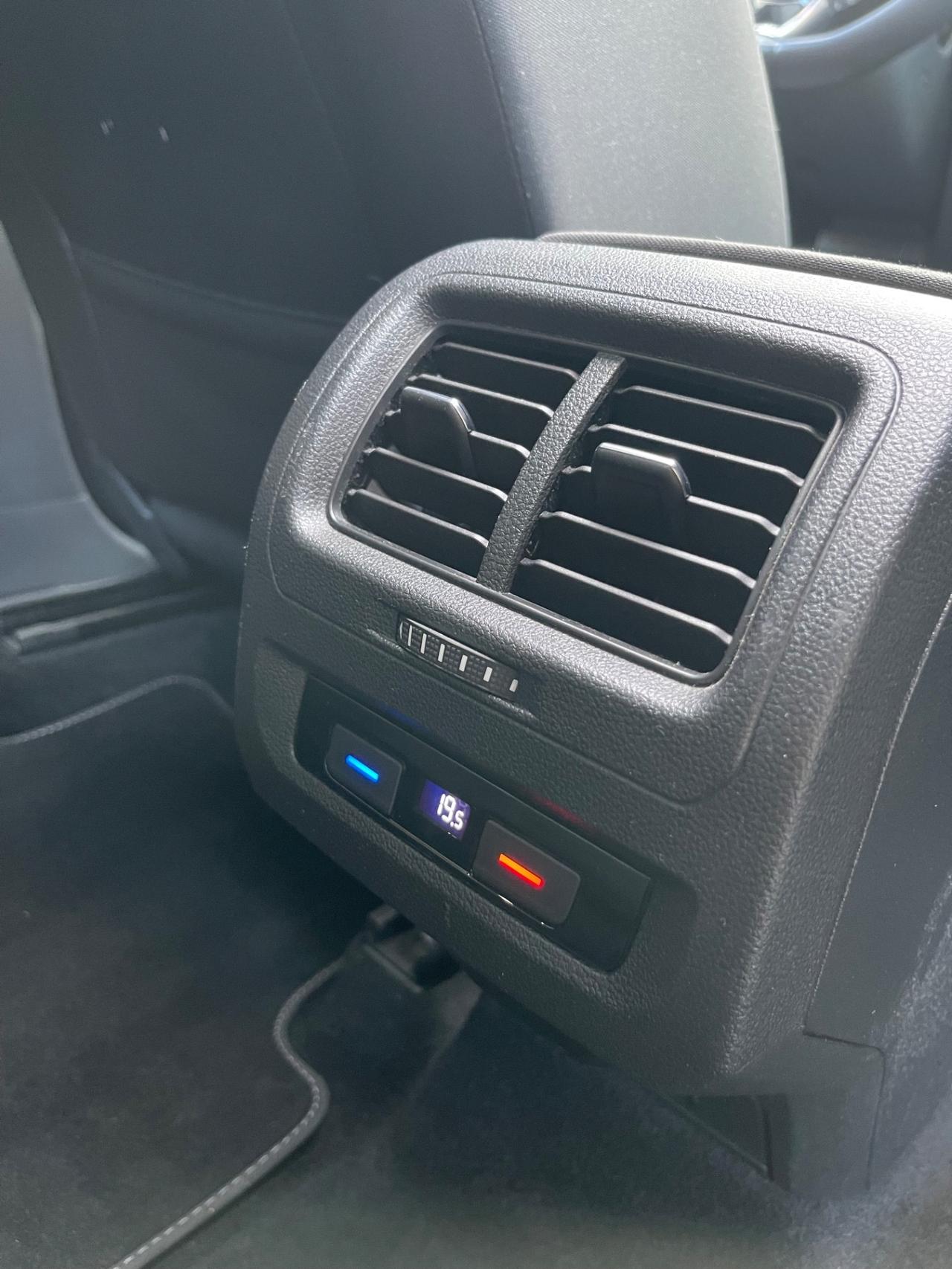 Volkswagen Touran 2.0 TDI R-line 150 CV SCR DSG 7 POSTI
