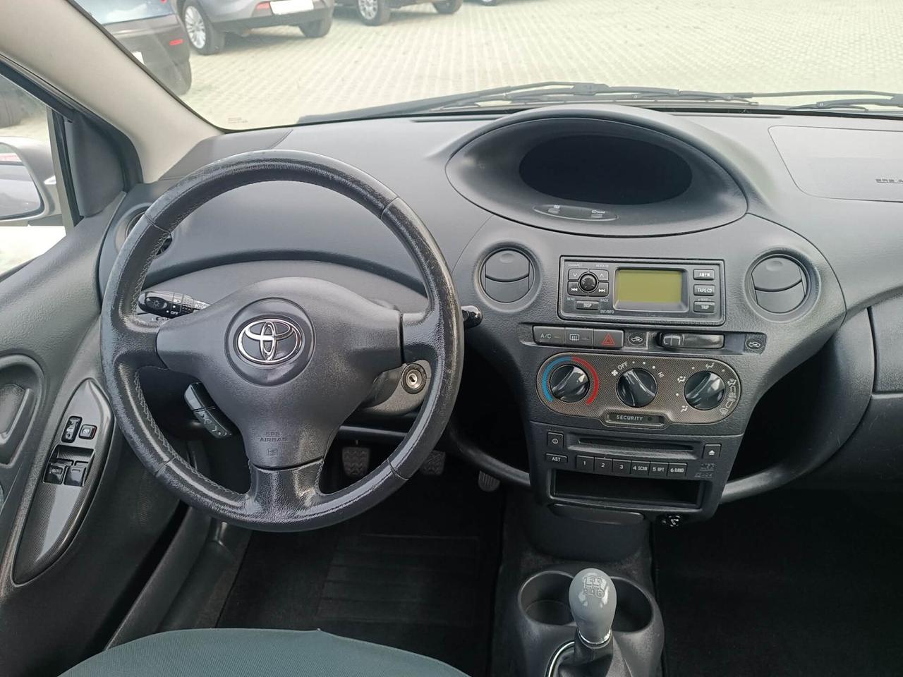 Toyota Yaris 1.0i 16V cat 5 porte Sol