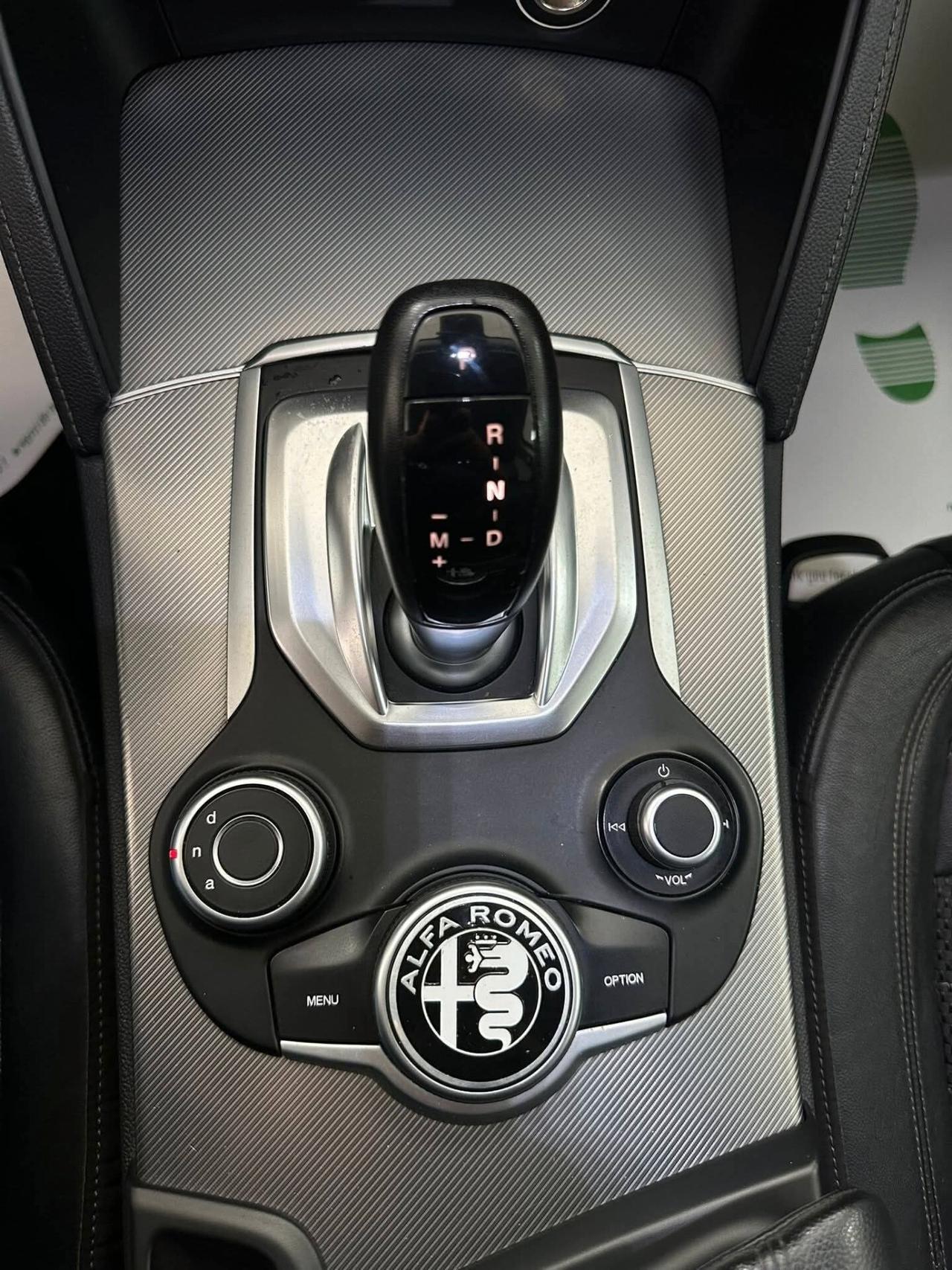 Alfa Romeo Stelvio 2.2 Turbodiesel 180 CV AT8 RWD Super