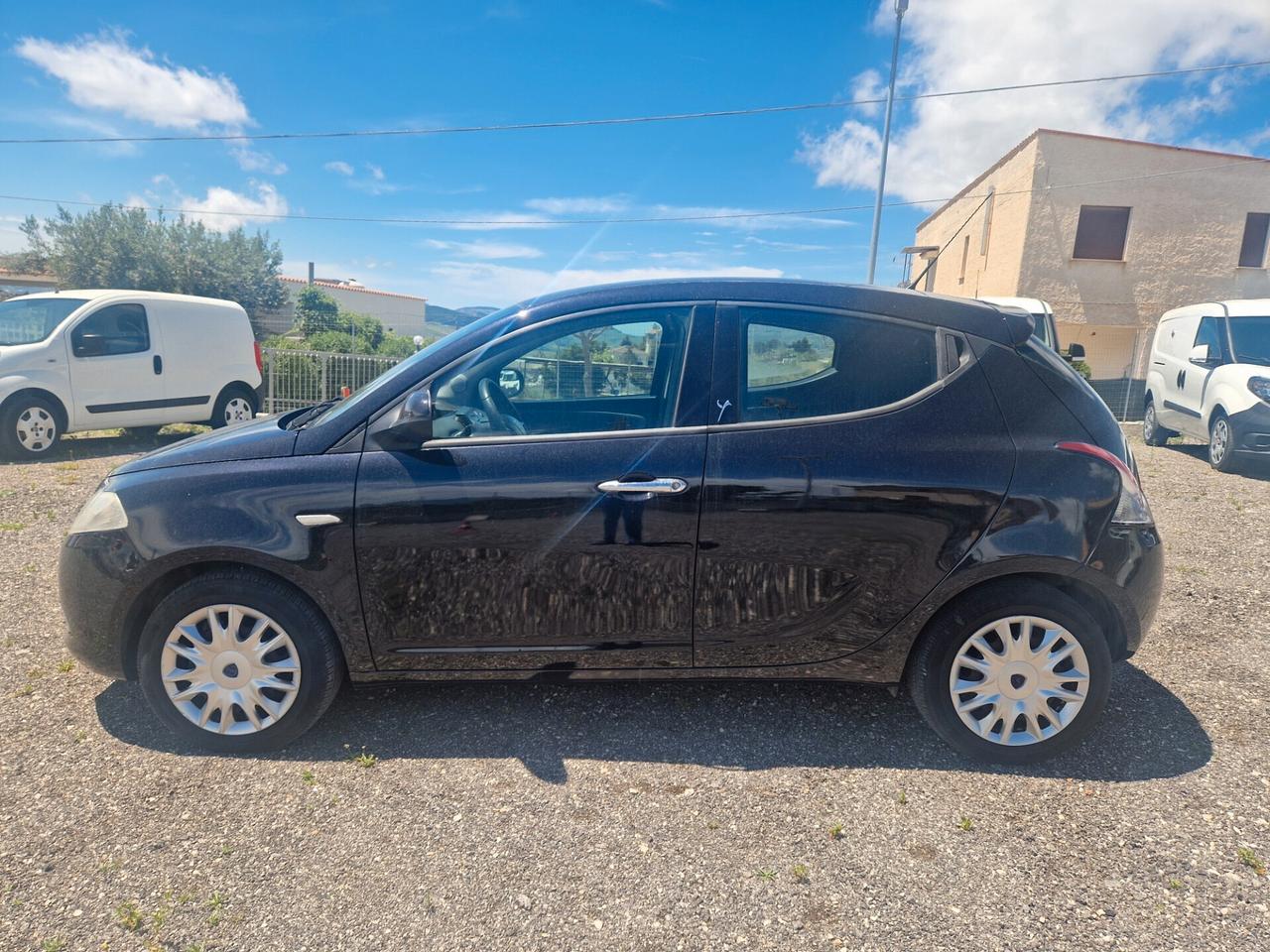 Lancia Ypsilon 1.2 69 CV 5 porte S&S Silver