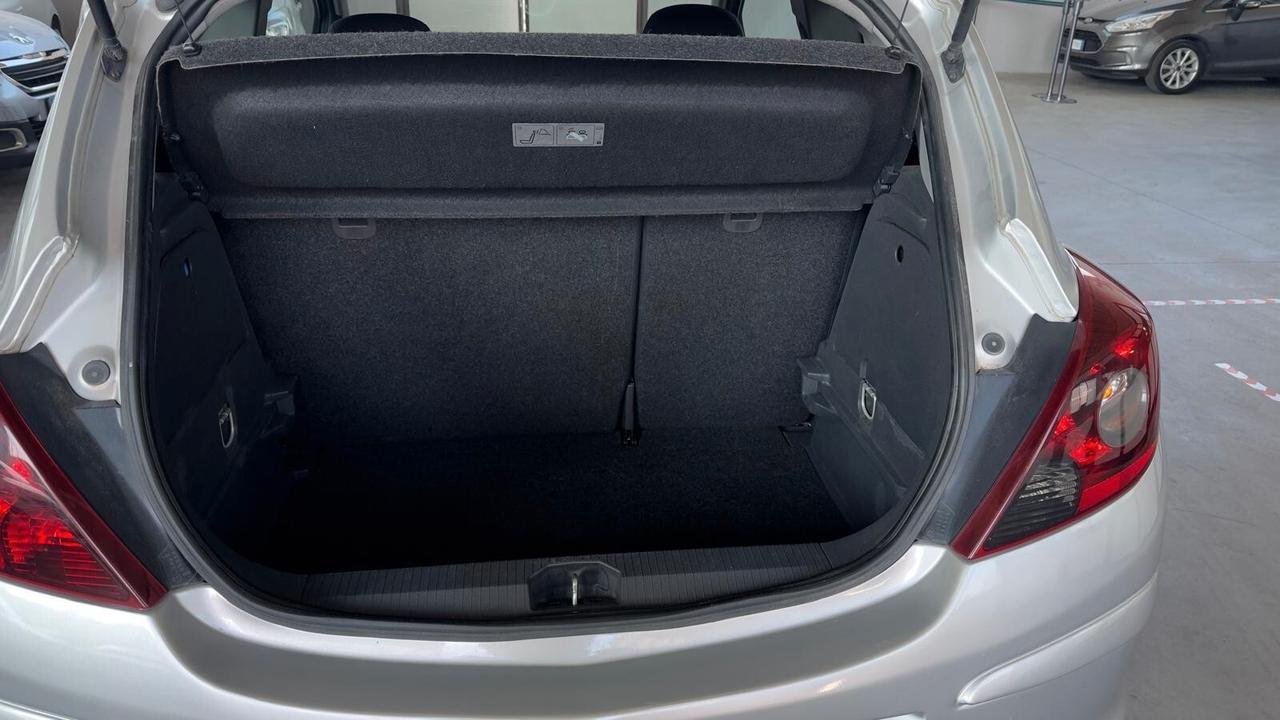 Opel Corsa 1.2 3 porte Sport