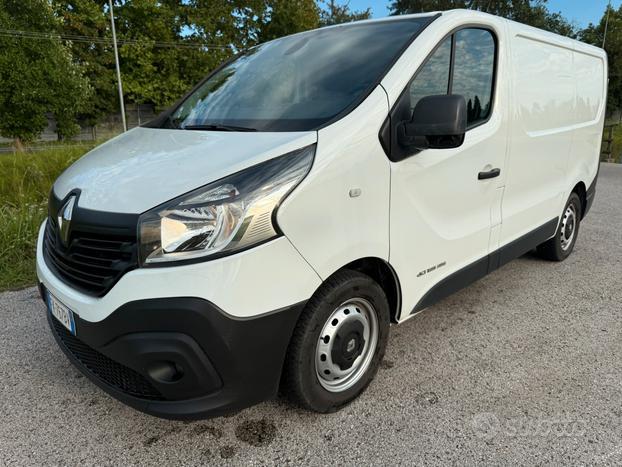 RENAULT TRAFIC 2.0 DCI anno 2017 perfetto