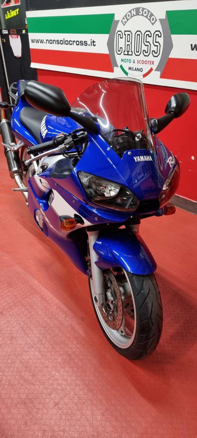 YAMAHA YZF R6 - PRIMA SERIE