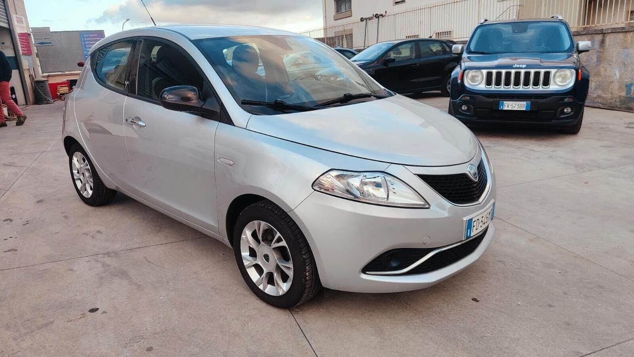 Lancia Ypsilon 1.2 69 CV 5 porte Platinum