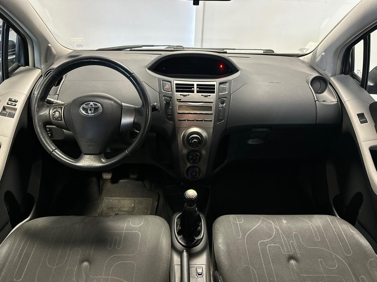 TOYOTA YARIS 1.0 NEOPATENTATI 69CV GARANZIA