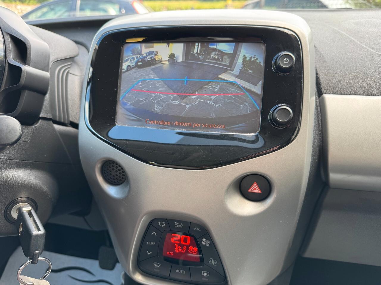 Toyota Aygo 1.0 VVT-i 69 CV 5 porte x-play MMT AUTOMATICA
