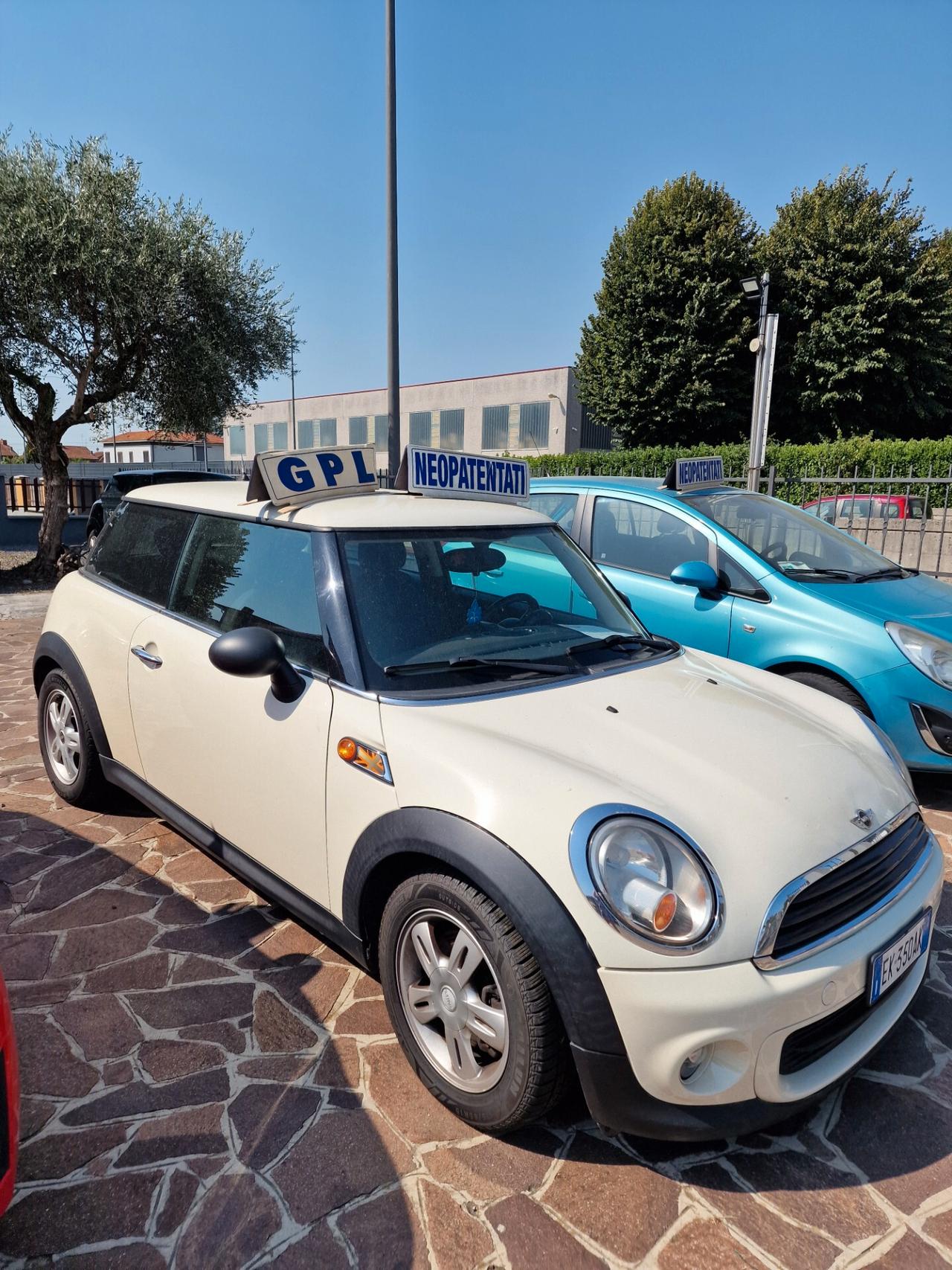 Mini 1.6 16V One (55kW) BENZ/GPL PER NEOPATENTATI