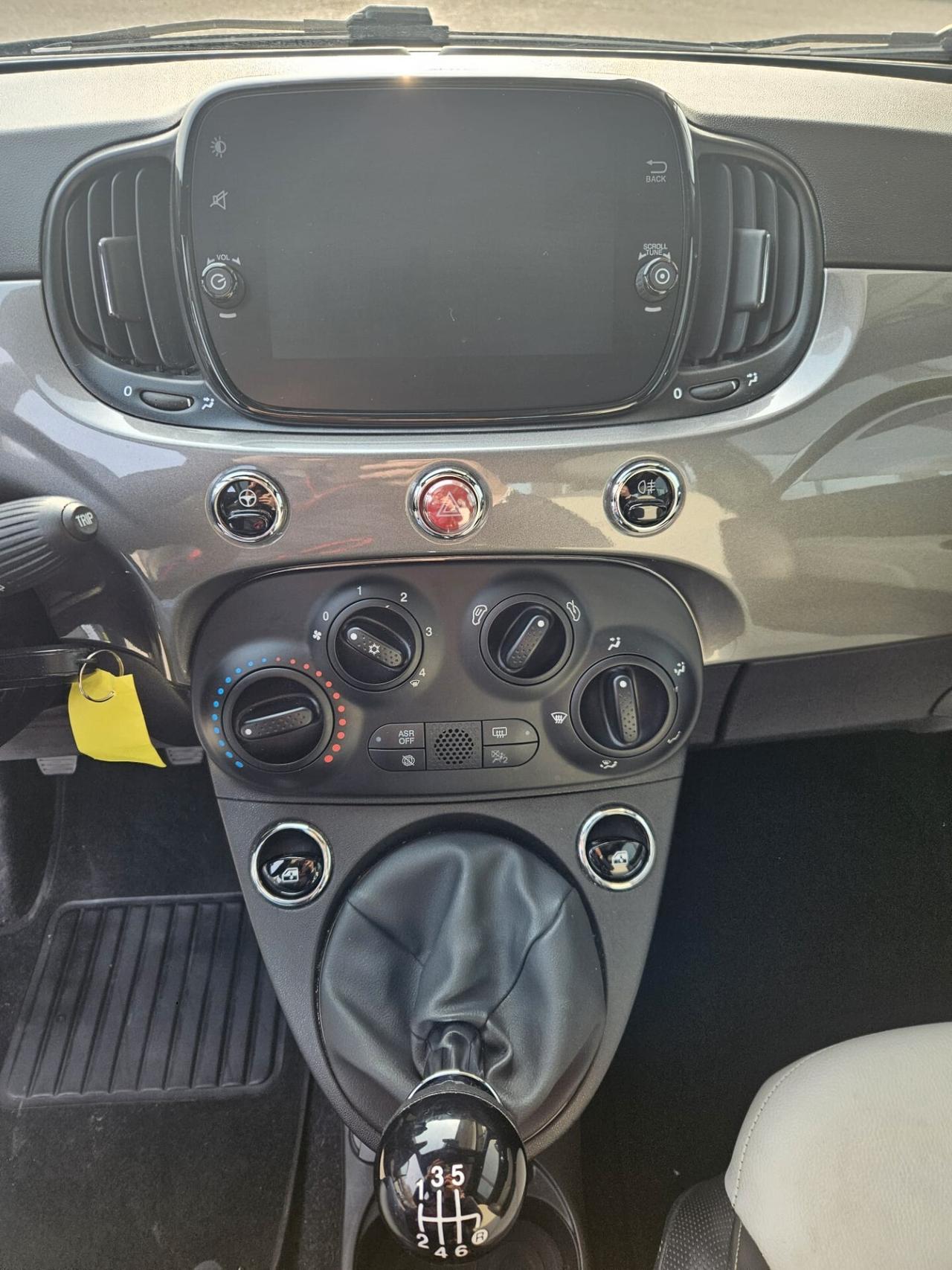 Fiat 500 1.0 Hybrid Dolcevita ** 11500 KM **