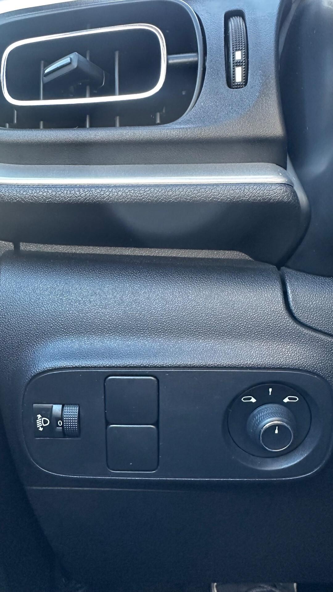 Citroen C3 PureTech 83 S&S Max KM 13.800 - 2024