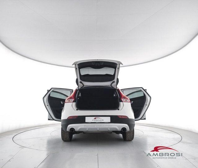 VOLVO V40 Cross Country D2 Geartronic Momentum - AUTOCARRO N1 - PER OPERAT