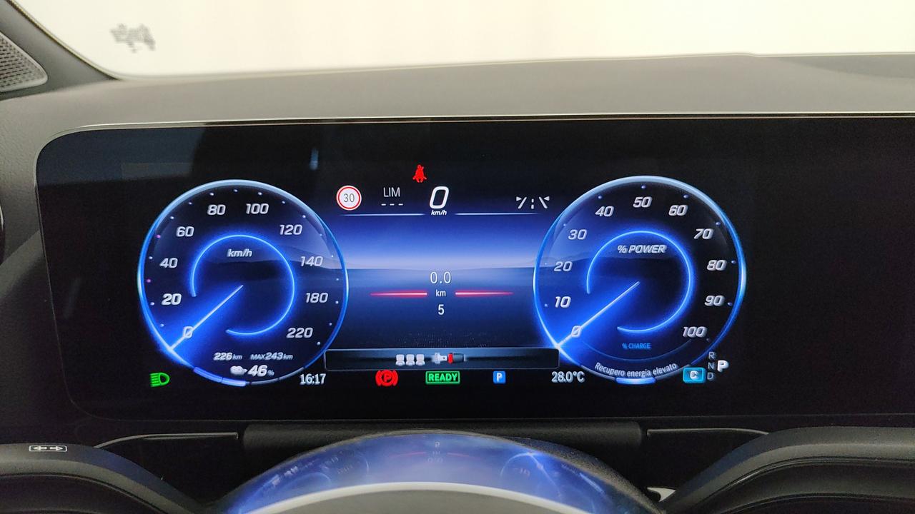 Mercedes-Benz EQA 250+ Street Edition