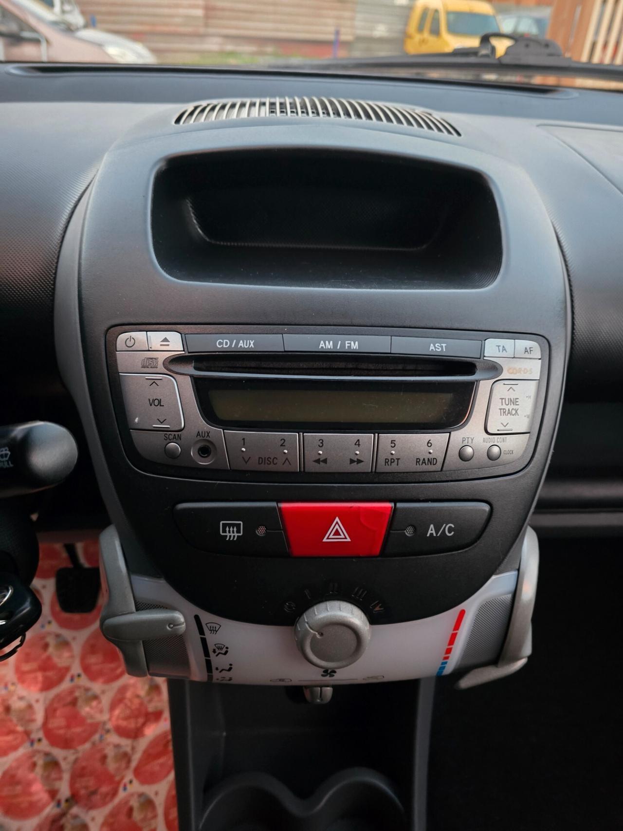 Toyota Aygo 1.0 12V VVT-i 5 porte Sound AUTOMATICA