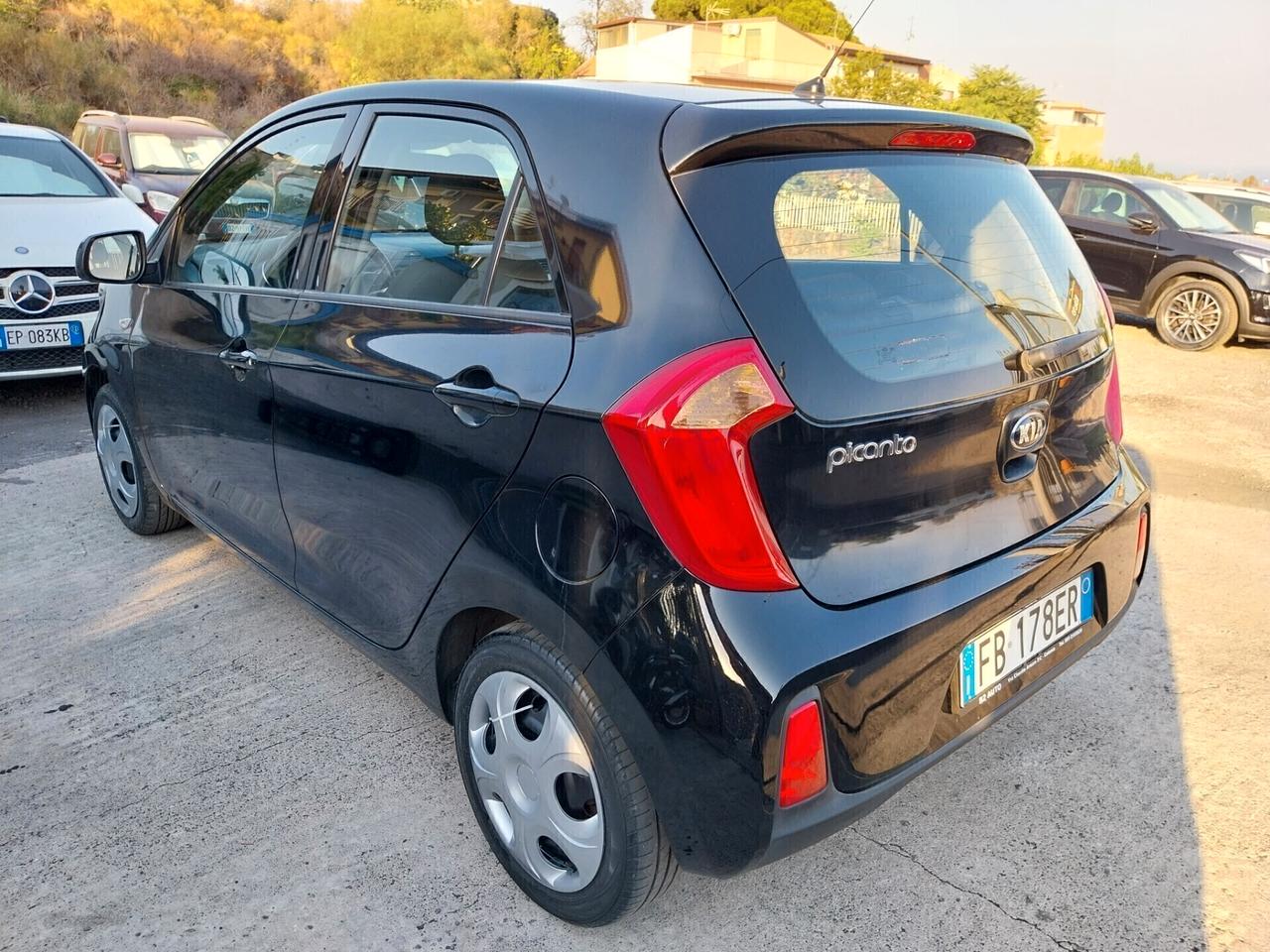 KIA PICANTO 1.0 BENZINA UNICOPROPRIETARIO 2016