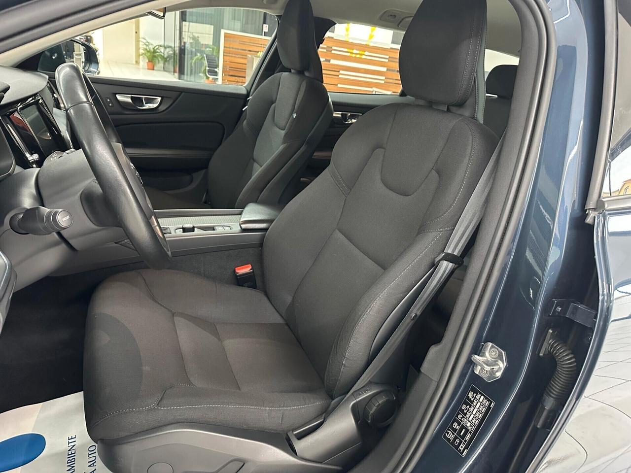 Volvo V60 2.0 d3 Momentum Business auto my21