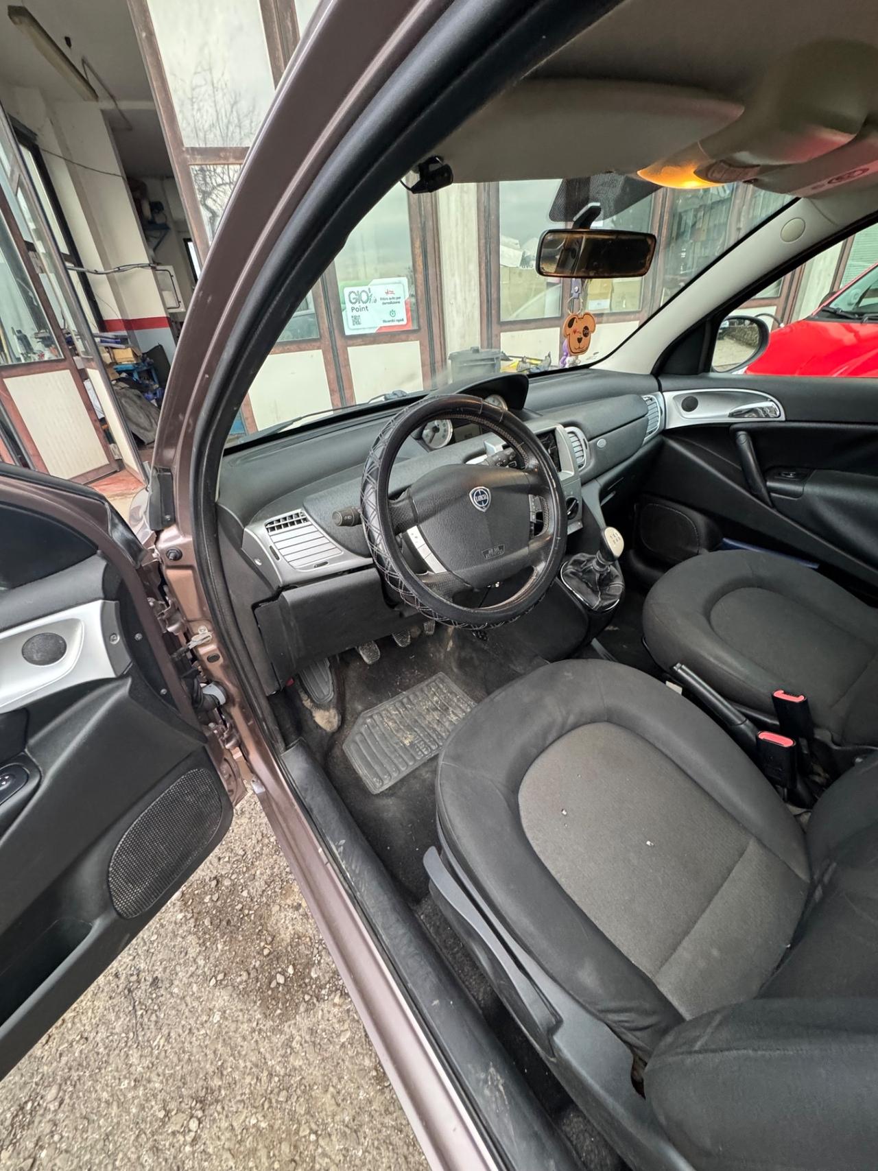 Lancia Ypsilon 1.2 69 CV Platino