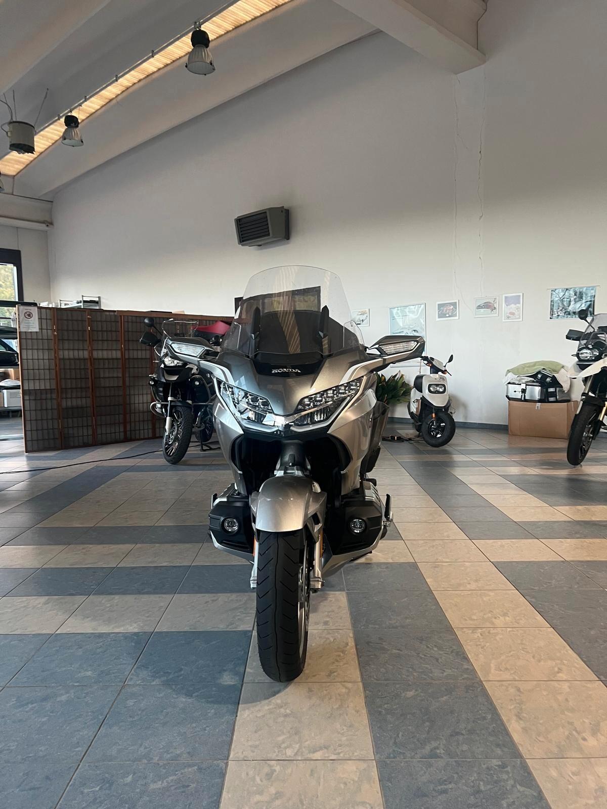 Honda GL 1800 Gold Wing Tour DCT