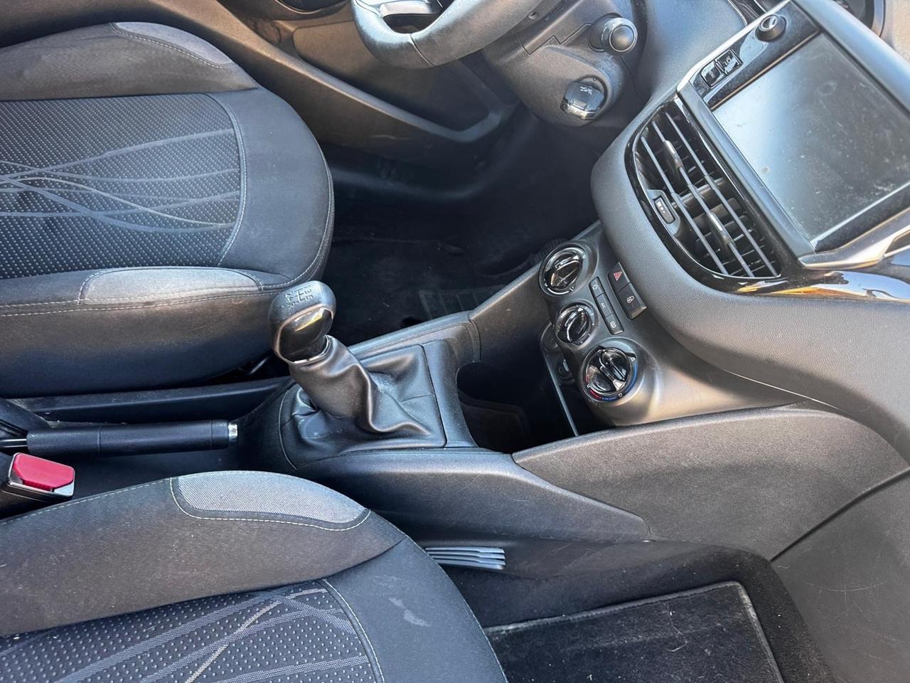 Peugeot 208 1.4 HDi 68 CV 3 porte neopatentati