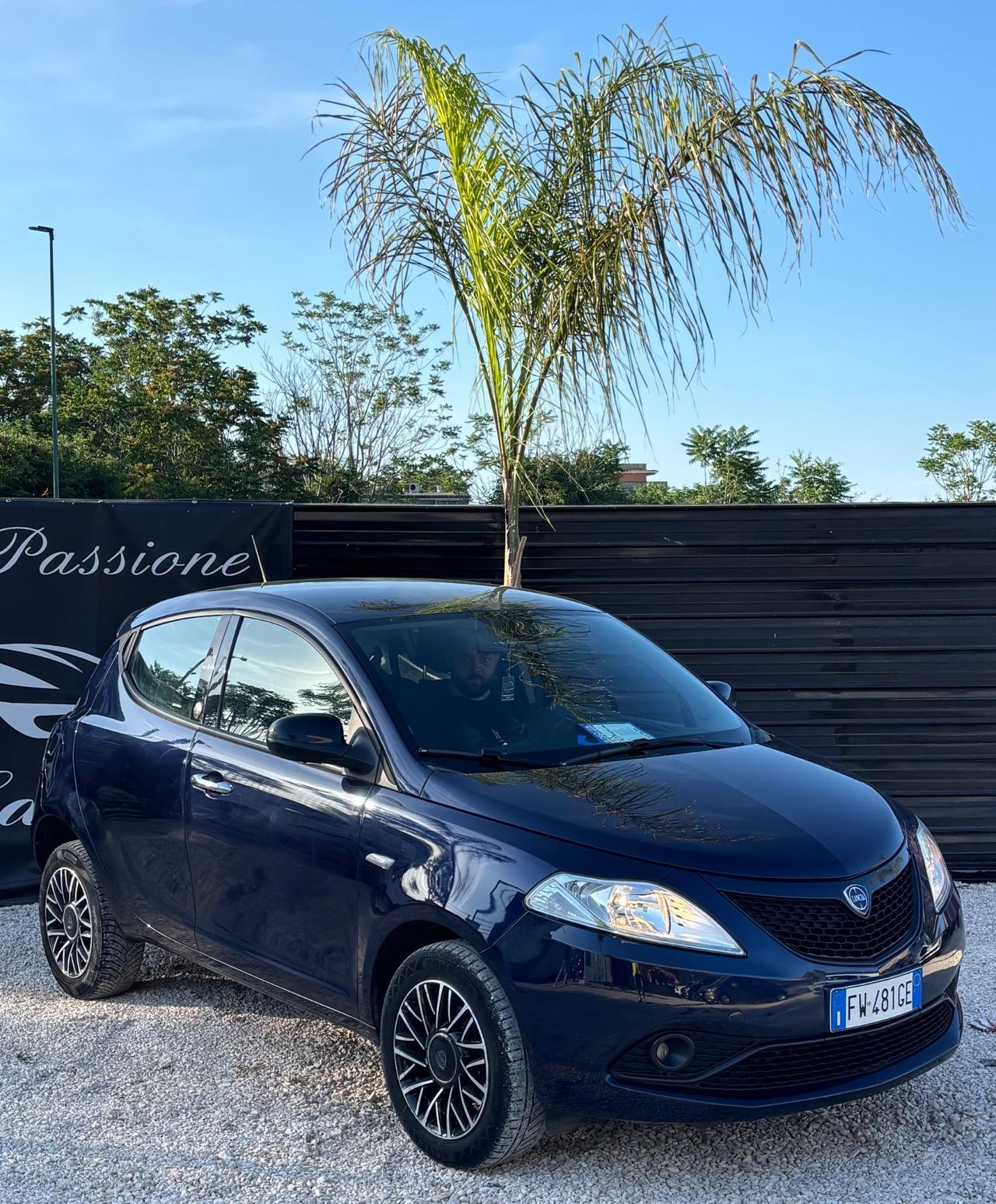 Lancia Ypsilon 0.9 TwinAir 5 porte Metano Ecochic Black and Noir