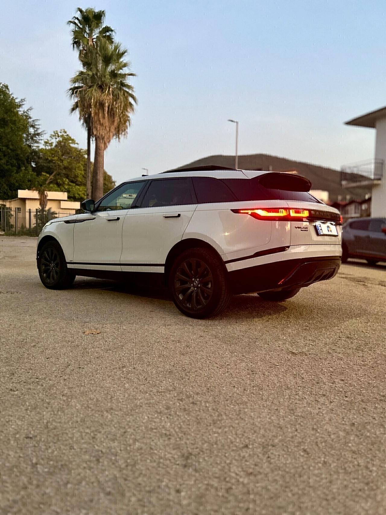 Range Rover Velar 2.0D 180 CV R-Dynamic SE tetto panoramico