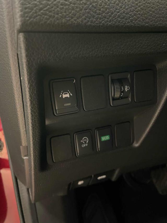 NISSAN Qashqai 1.6 dCi X-Tronic 2WD*AUTOMATICA/NAVI/TELC/PDC*