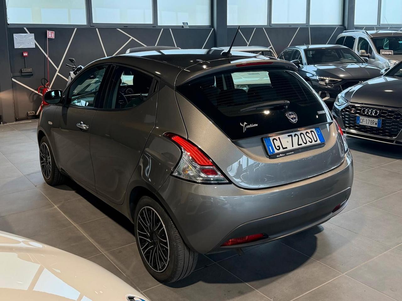 Lancia Ypsilon 1.0 FireFly 5 porte S&S Hybrid Silver Plus
