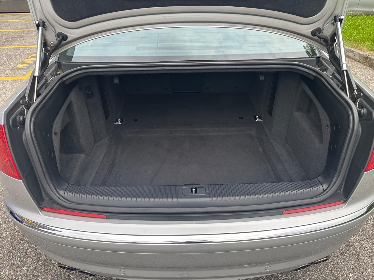 Audi A8 S8 5.2 V10 quattro tiptronic