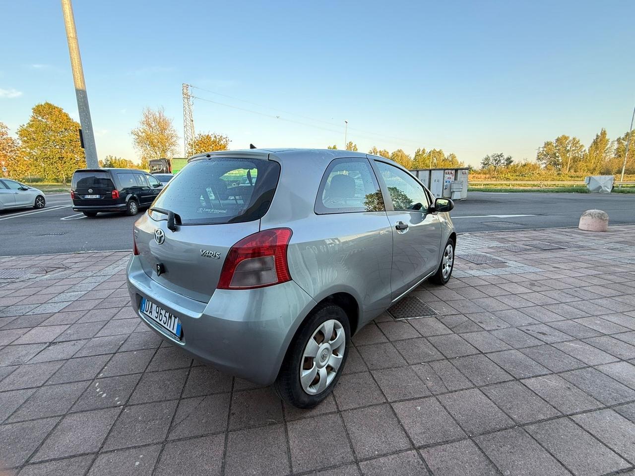Toyota Yaris 1.0 5 porte Sol