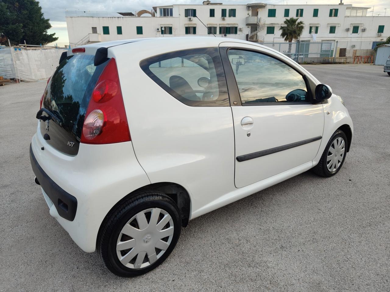 Peugeot 107 1.0 68CV 3p. Plaisir