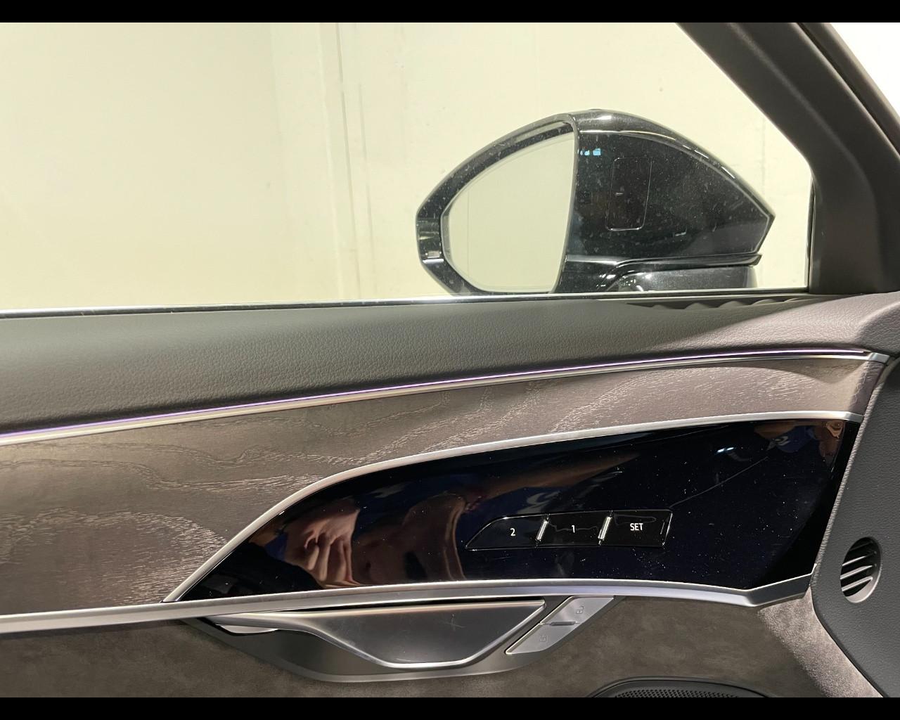 AUDI A8 60 TFSIe QUATTRO TIPTRONIC