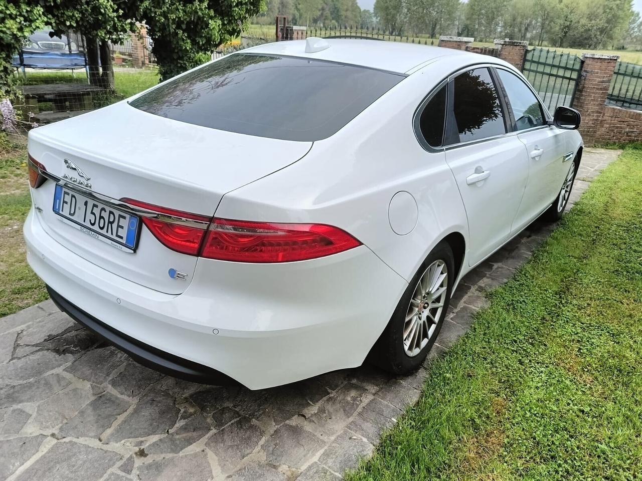Jaguar XF 2.0 D E-Performance aut. Pure